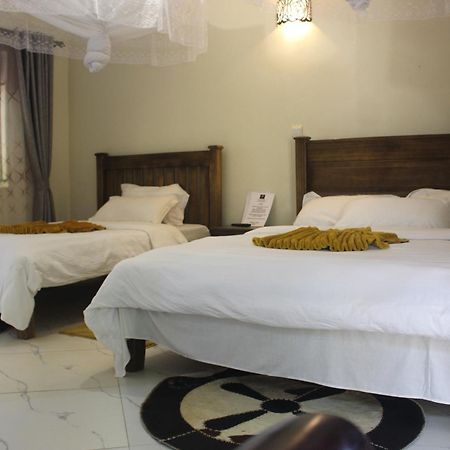 Fort Portal Montane Safaris Hotel מראה חיצוני תמונה