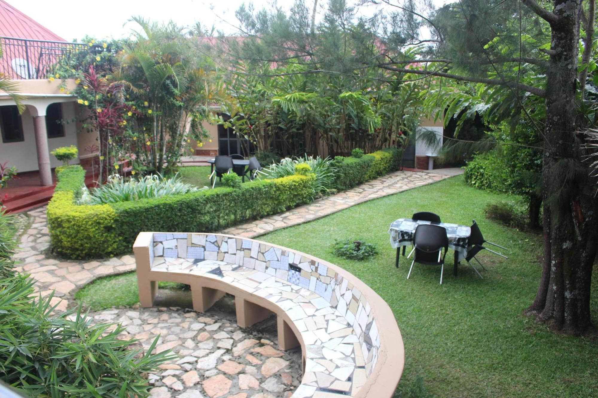 Fort Portal Montane Safaris Hotel מראה חיצוני תמונה