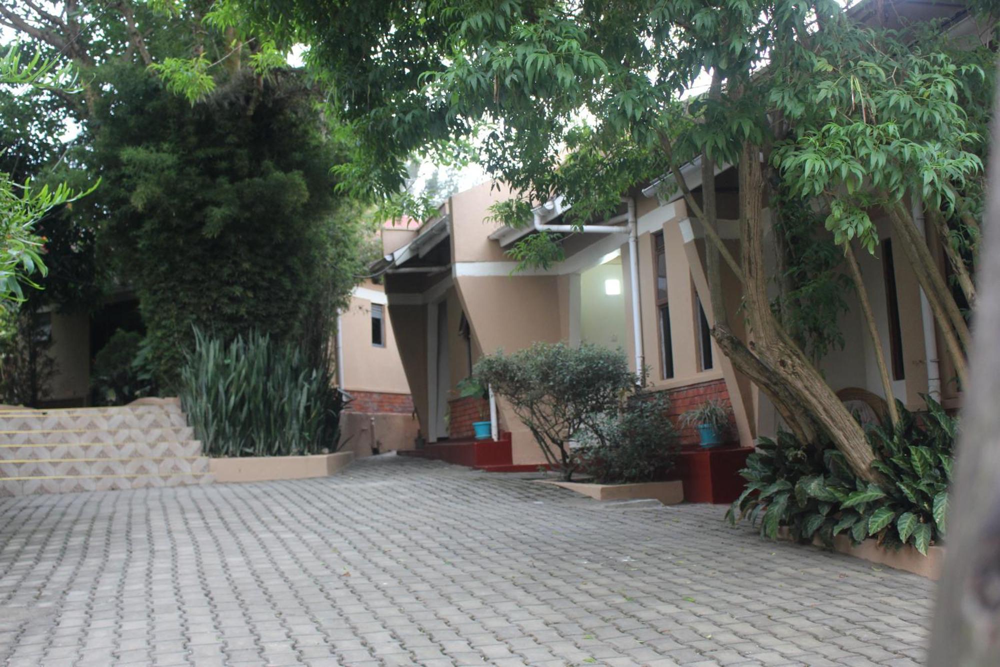 Fort Portal Montane Safaris Hotel מראה חיצוני תמונה